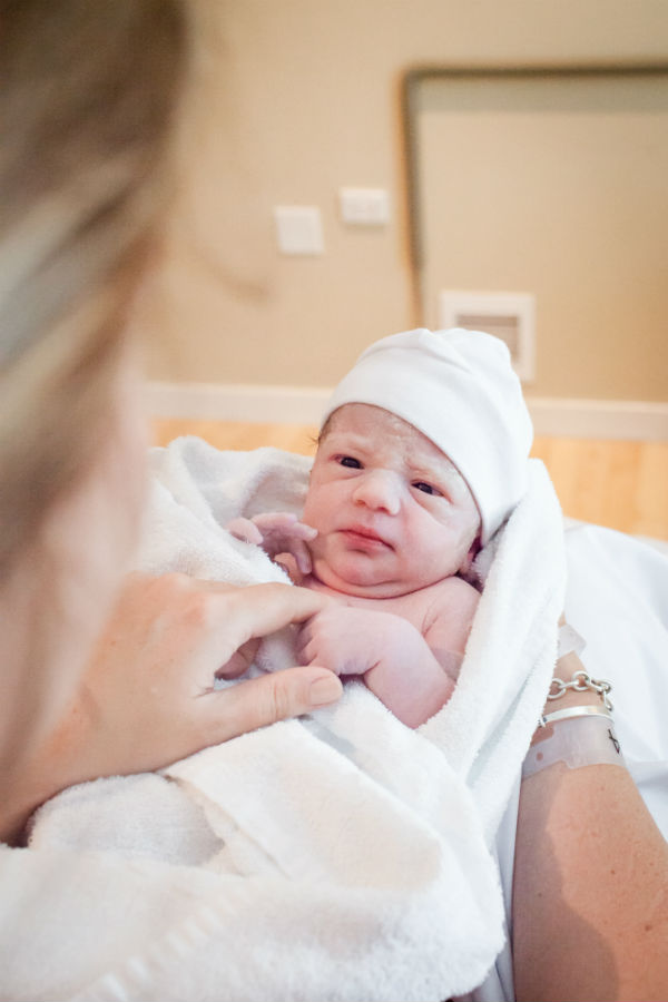 first eye contact ©annatoddphotography Must have photos of your babys first day