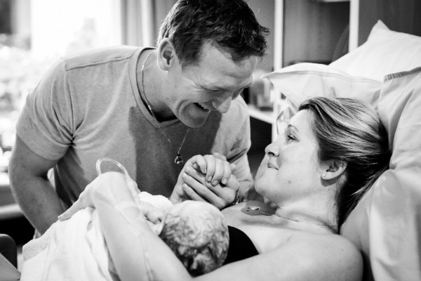 parents triumph ©annatoddphotography Must have photos of your babys first day