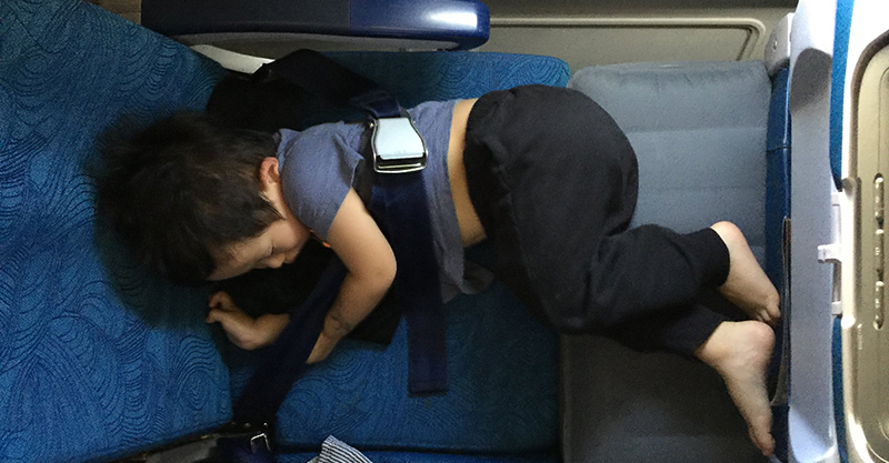 Fly-Tot - an inflatable child's cushion for long haul flights