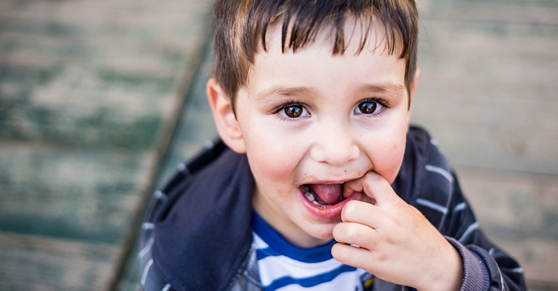 6 simple stamping activities to do at home with little kids