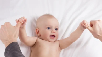 9 Incredible Reflexes That All Babies Have